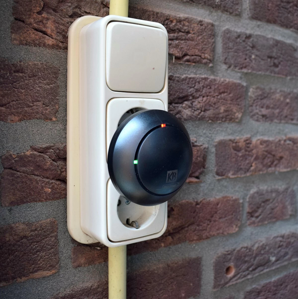 KB Home Defense Ratten- En Muizenverjager - Elektromagnetisch - 130m2 Bereik - Diervriendelijk - Ongedierte Verjager 2 KB Home Defense Ratten- En Muizenverjager - Elektromagnetisch - 130m2 Bereik - Diervriendelijk - Ongedierte Verjager - Afbeelding 2