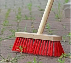 Synx Tools Harde Bezem Rood- Tuinbezem -Nylon - 30 Cm - Straatbezem - Bezems - Besem Veger - Buiten Bezem Met Steel 150 Cm - Schoonmaakartikelen - Schrobborstels -Gardena Winkel 1200x1057