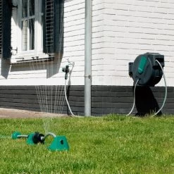 VONROC Automatische Slanghaspel – Incl. 25m Tuinslang, Aansluitslang, Spuitstuk, Koppelingen & Kraanaansluiting -Gardena Winkel 1200x1200 1253