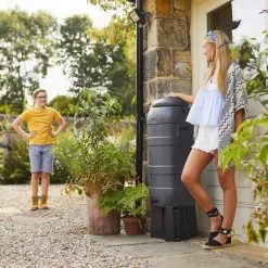 Harcostar Rainsaver Regenton 100 Liter Antraciet Met Vulautomaat En 3 Delige Voet -Gardena Winkel 1200x1200 1368