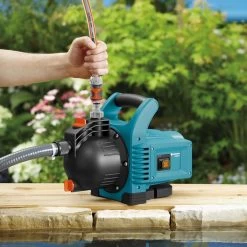 GARDENA - Classic Besproeiingspomp 3000/4 Compleet - Waterpomp - Incl. 3.5 M Aanzuigslang En 20 M Slang -Gardena Winkel 1200x1200 1441