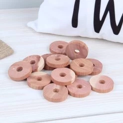 Tiny Panda – 40x Cederhout Tegen Motten – Natuurlijke Mottenballen – Mottenval – Motten Bestrijden - 20 Ringen 20 Ballen -Gardena Winkel 1200x1200 2314