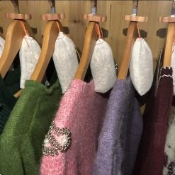 AWEMOZ Mottenballen 71 Stuks + 10 Stuks Schuurpapier - Cederhout Tegen Motten - Motten Bestrijden - Mottenval -Gardena Winkel 1200x1200 2325