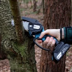 NovarGarden® Mini Kettingzaag NG1 - Met 2x Accu - Takkenzaag - Snoeizaag - Electrisch - Handzaag - Boomzaag - 21V -Gardena Winkel 1200x1200 694