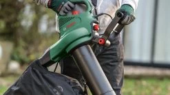 Bosch UniversalGardenTidy 3000 Bladblazer - Op Snoer - 3000 W 15 Bosch UniversalGardenTidy 3000 Bladblazer - Op Snoer - 3000 W -Gardena Winkel 1200x675 7