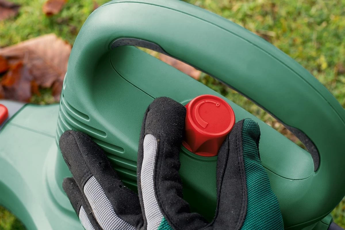 Bosch UniversalGardenTidy 2300 Bladblazer - Op Snoer - 2300 W 6 Bosch UniversalGardenTidy 2300 Bladblazer - Op Snoer - 2300 W - Afbeelding 6