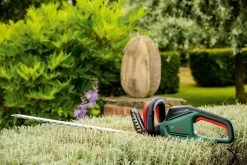Bosch UniversalHedgeCut 60 Heggenschaar - Op Snoer - Lengte 60 Cm -Gardena Winkel 1200x800 155