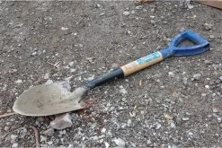 Silverline Mini Spade Met Ronde Kop En Houten Schacht - 70 Cm -Gardena Winkel 1200x803 2