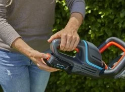 GARDENA - ComfortCut 50/18V-P4A Ready-To-Use Set - Heggenschaar -Gardena Winkel 1200x885