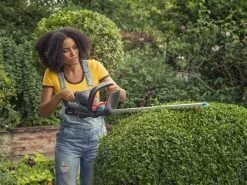 GARDENA - ComfortCut 50/18V-P4A Ready-To-Use Set - Heggenschaar -Gardena Winkel 1200x899 12