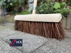 Synx Tools Gemeente Bezem 45 Cm - Straatbezem / Stadsbezem - Steel 150 Cm - Harde Natuurvezels - Bezemsteel - Bezems - Schrobborstels - Veger - Buitenbezem -Tuinbezem -Gardena Winkel 1200x899 5