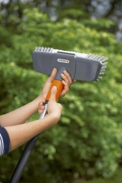 GARDENA Cleansystem Comfort Schrobber - Reinigen Van Paden - Terras - Oprit -Gardena Winkel 799x1200 75