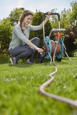 GARDENA - AquaRoll M CleverRoll Easy Slangenwagen - Maximaal 60 Meter - Inklapbare Zwengel -Gardena Winkel 799x1200 93