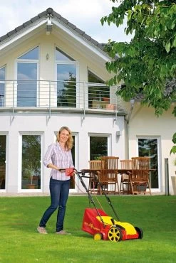 WOLF-Garten Elektrische Verticuteermachine VA 303 E - Werkbreedte 30 Cm - Opvangzak 35 L - 1300 W Motor - Moshark - Verticuteren - Opvangen -Gardena Winkel 801x1200 5